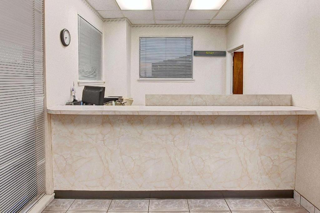 Knights Inn South Houston Tx Экстерьер фото