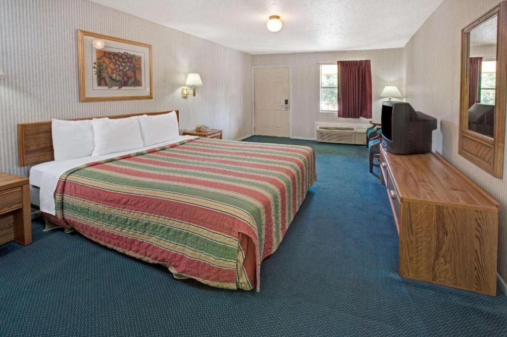 Knights Inn South Houston Tx Экстерьер фото