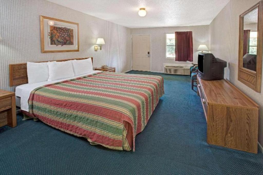 Knights Inn South Houston Tx Экстерьер фото